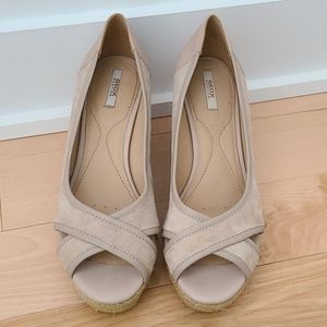Geox Respira beige suede wedge